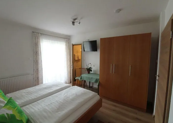 Kusternighof Pensión 3*